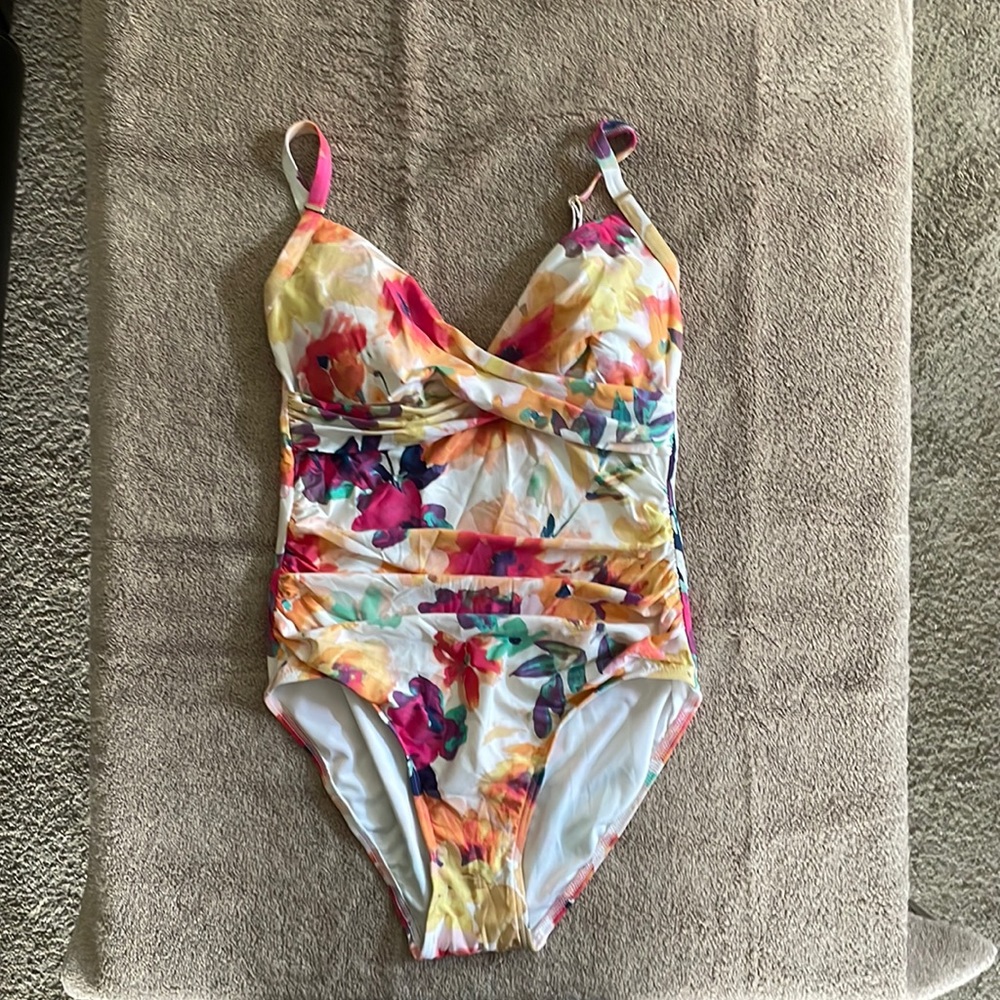 Woman’s Floral One Piece Swimsuit Sz.8